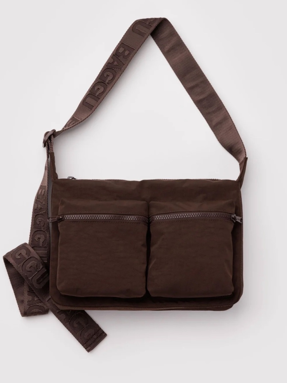 Baggu cargo bag in coffee